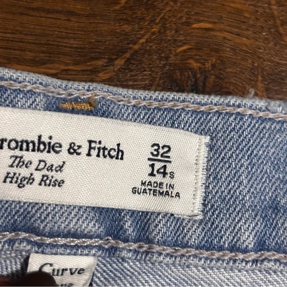 Abercrombie & Fitch the Dad high rise curve live button fly light wash size 14 - Picture 6 of 10